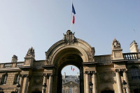 A francia elnöki palota is leépíti borospincéjét
